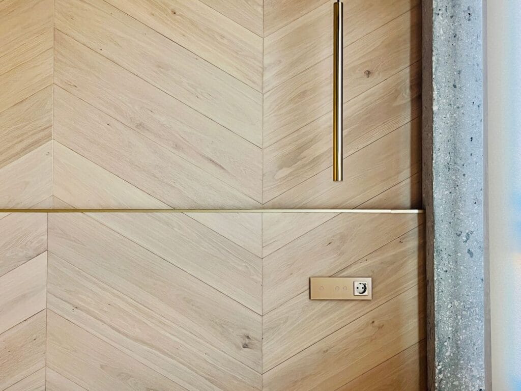 Proyecto de tarima de madera natural para DAAR ARQUITECTURA